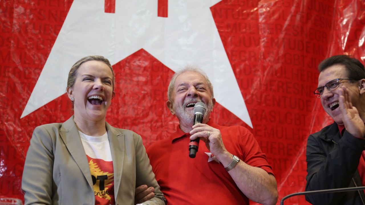 Filiados ao PT poderão votar até oito vezes nas próximas eleições Gleisi Hoffmann, ex-presidente do PT, e Luiz Inácio Lula da Silva, principal nome do partido (Foto: Paulo Pinto/PT)