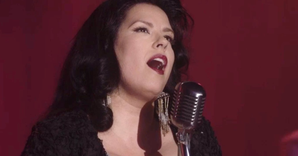 Morre Rebekah Del Rio, icônica cantora de Cidade dos Sonhos, aos 57 anos Faleceu esta semana, aos 57 anos, a cantora americana Rebekah Del Rio, famosa por sua apresentação no filme Cidade dos Sonhos, de David Lynch (Foto: Reprodução)