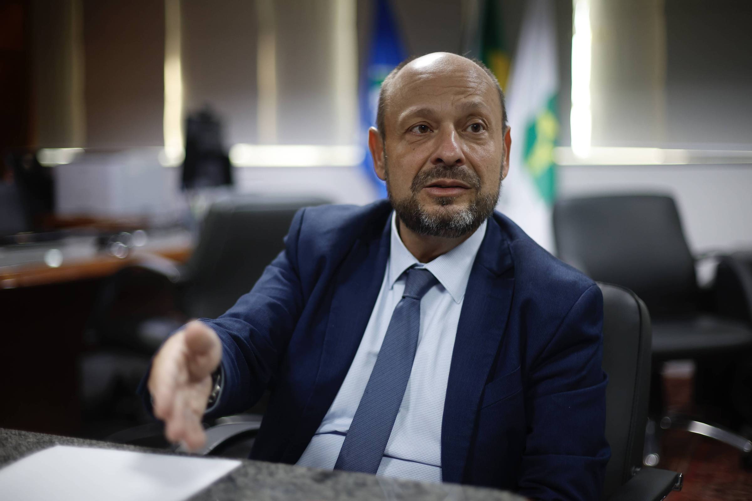 Ministro da Previdência limita poderes do presidente do INSS em novas nomeações Presidente do INSS, Gilberto Waller Júnior, durante entrevista à Folha em seu gabinete, na sede do INSS em Brasília (Foto: Pedro Ladeira - 10.mai.25/Folhapress)