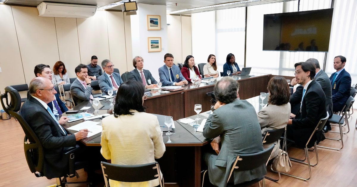 Big techs enfrentam risco de taxação após pressão de Trump O vice-presidente, Geraldo Alckmin, em reunião com empresas da área de tecnologia no Palácio do Planalto, em Brasília (Foto: Cadu Gomes/VPR)