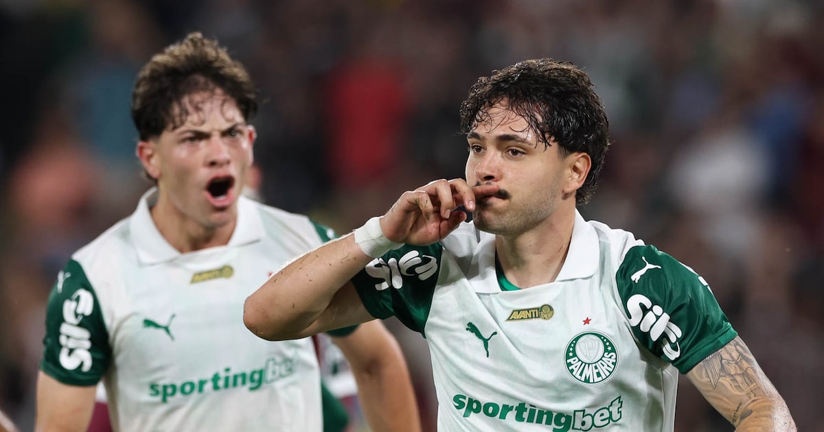 Palmeiras supera Fluminense no Maracanã e se mantém na liderança do campeonato Maurício festeja primeiro gol do Palmeiras contra o Fluminense (Foto: Cesar Greco/Palmeiras)