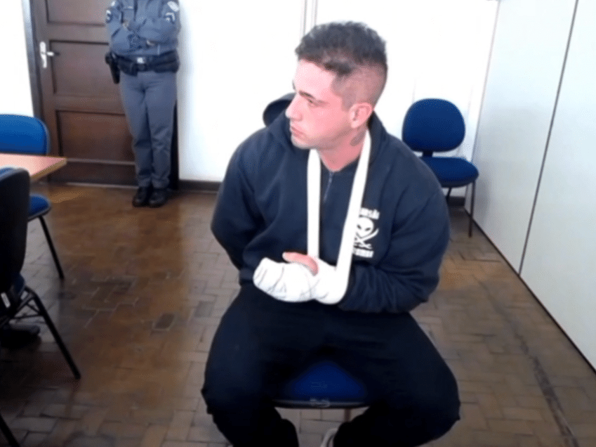 Fisiculturista é preso por agredir namorada em São Paulo e se declara 'fora de si' Pedro Camilo Garcia Castro foi preso com a mão quebrada após espancar namorada em SP (Foto: Reprodução)