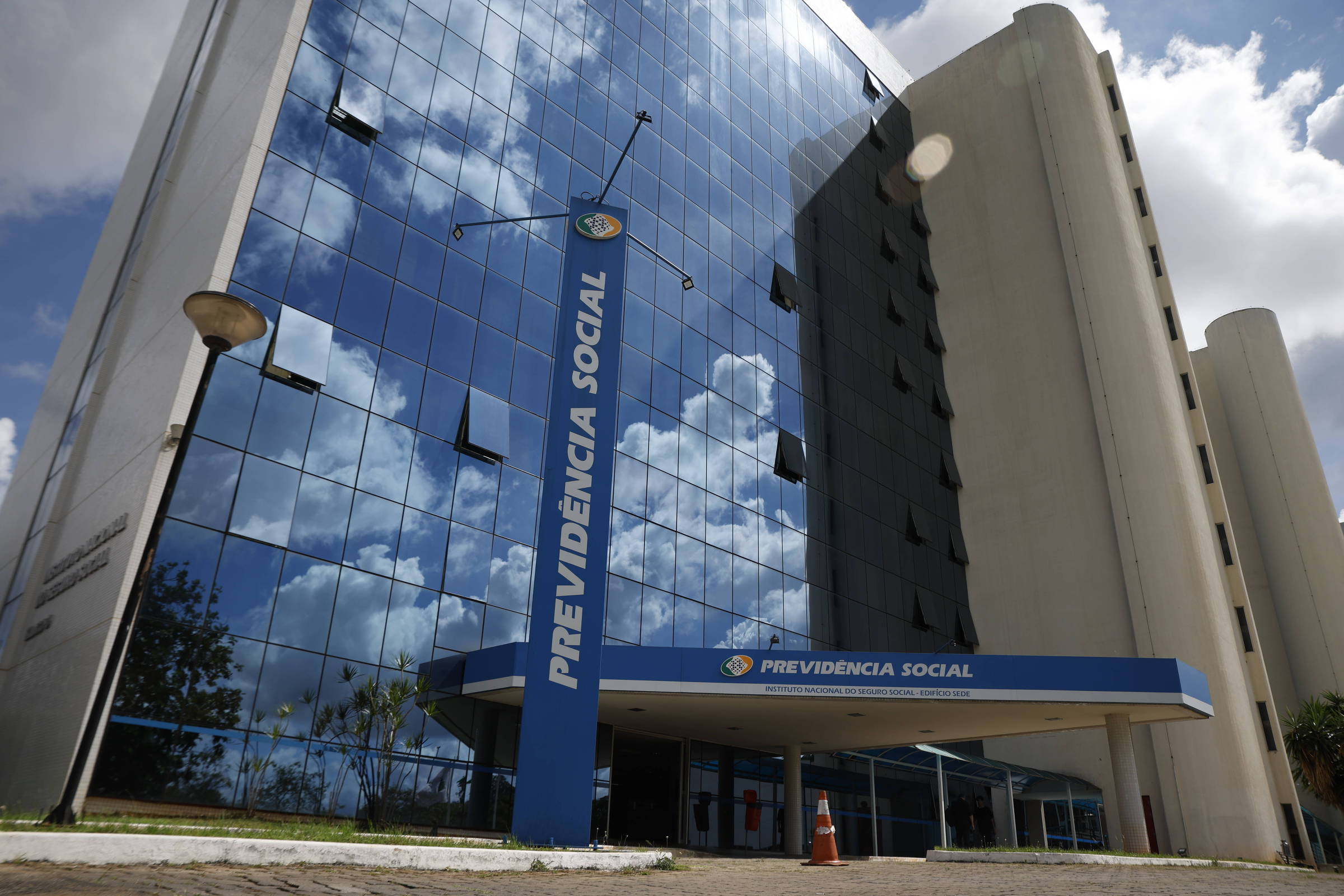 Sede do INSS em Brasília (Foto: Pedro Ladeira - 23.abr.25/Folhapress)