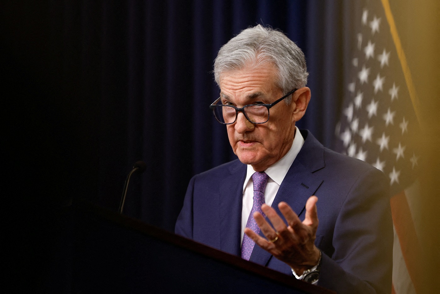 Trump insiste na renúncia imediata de Powell à frente do banco central dos EUA Jerome Powell, presidente do Fed (Federal Reserve), em 12/06/2024 (Foto: REUTERS/Evelyn Hockstein)