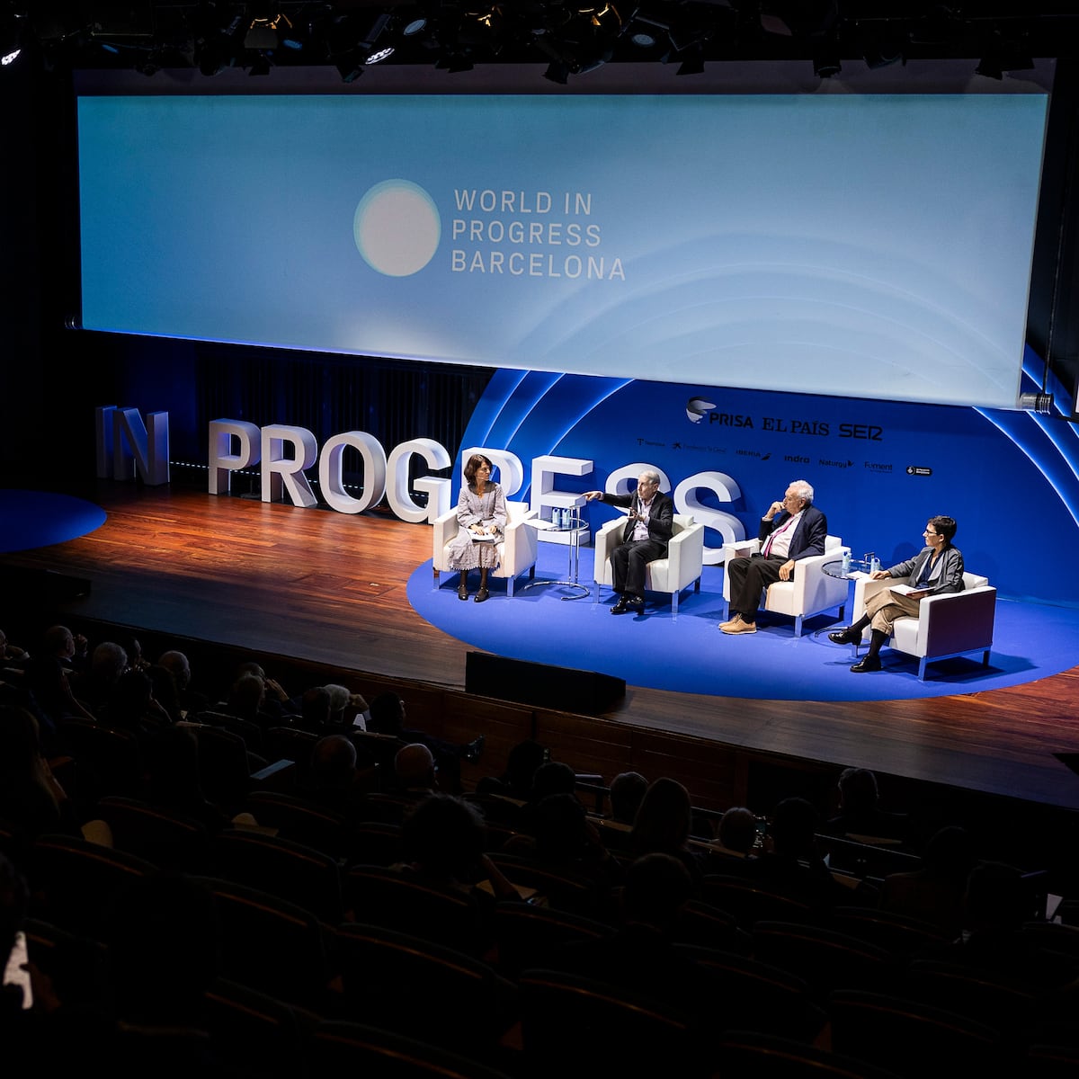 Julissa Reynoso e outros líderes se juntam ao conselho da World in Progress Uma mesa redonda da primeira edição do foro World in Progress, em Barcelona, em outubro de 2024. (Foto: Albert Garcia)