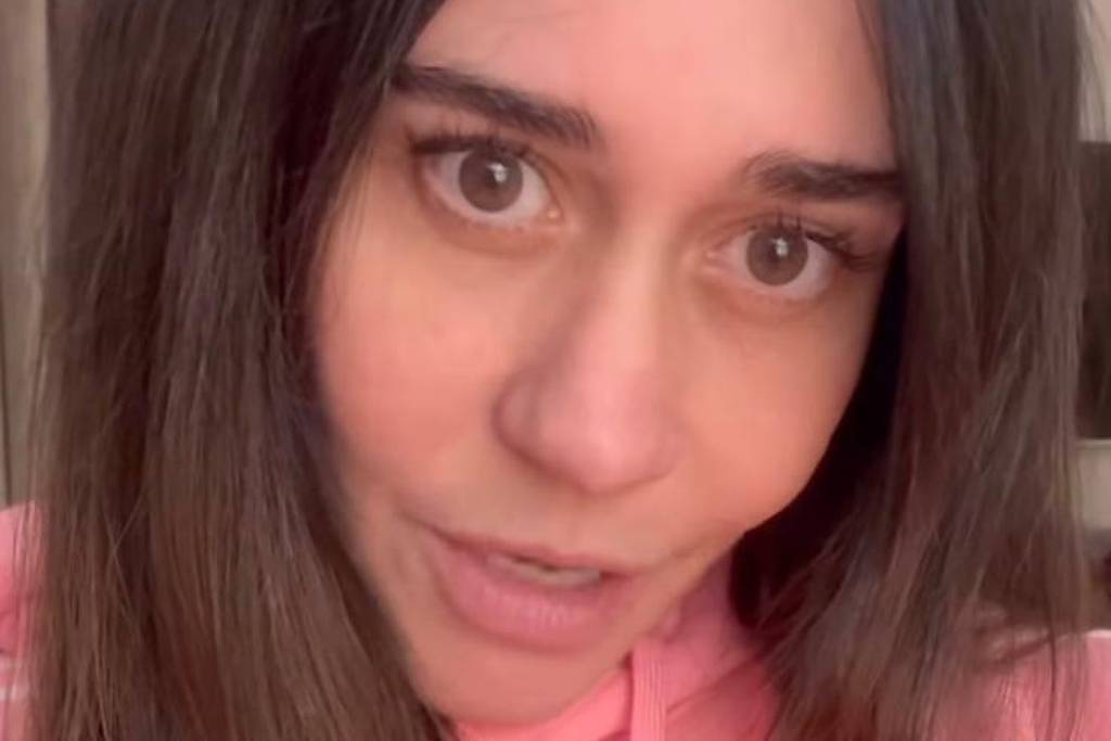 Alessandra Negrini alerta sobre fraudes com sua imagem na internet e pede cautela Alessandra Negrini alerta seguidores pela rede social (Foto: Reprodução)