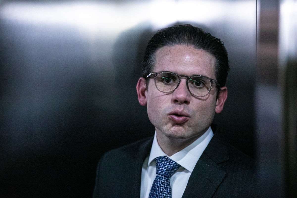 Governo se vê em apuros após decisão de Hugo Motta sobre derrubada do IOF Presidente Hugo Motta em entrevista coletiva na chapelaria do Congresso Nacional (Foto: Brenno Carvalho / Agência O Globo)