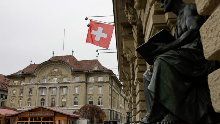 Hedge funds apostam contra o franco suíço com recuperação do carry trade Foto: Reprodução