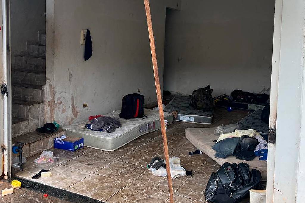 Tráfico de pessoas no Brasil explora trabalho forçado e sexualização de vítimas Fiscalização em SP encontrou garagem infestada de insetos onde trabalhadores dormiam; Trabalho análogo à escravidão lidera casos de tráfico de pessoas (Foto: Divulgação/Ministério Público do Trabalho)
