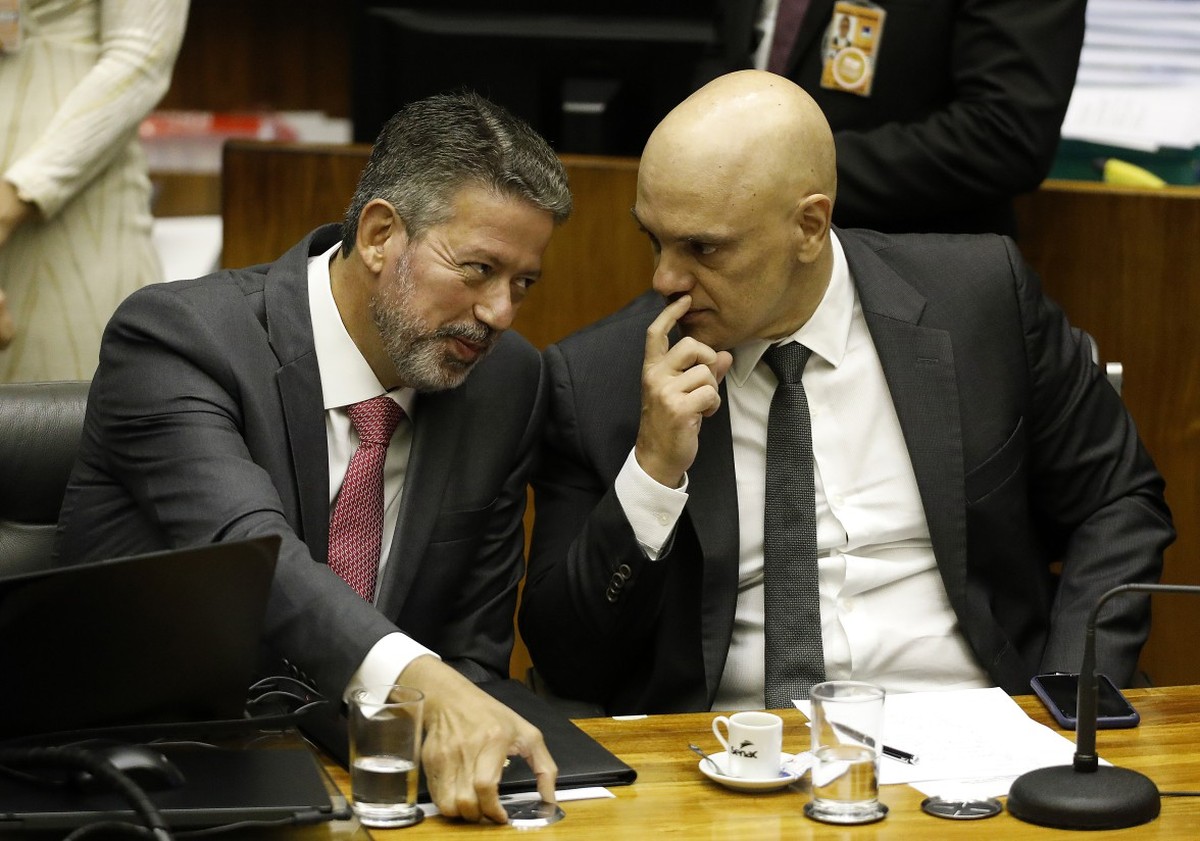 Lira e Moraes discutem temas importantes durante encontro em Lisboa Arthur Lira e Alexandre de Moraes — Foto: Cristiano Mariz/Agência O Globo/05-10-2023