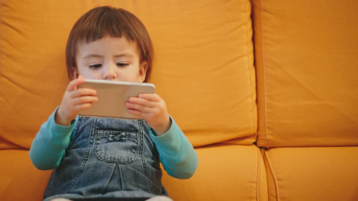 Excesso de tela pode isolar jovens, mas uso moderado traz benefícios na recuperação