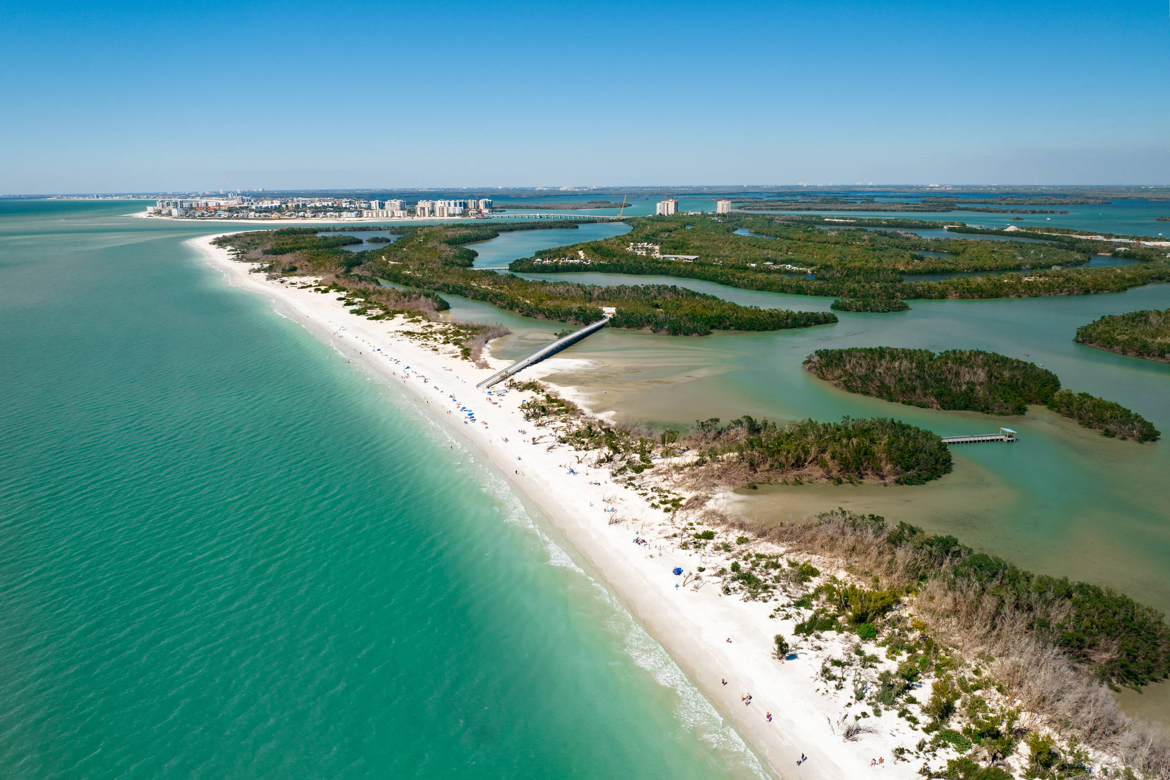 Praia em Fort Myers, no sudoeste da Flórida (Foto: Divulgação)