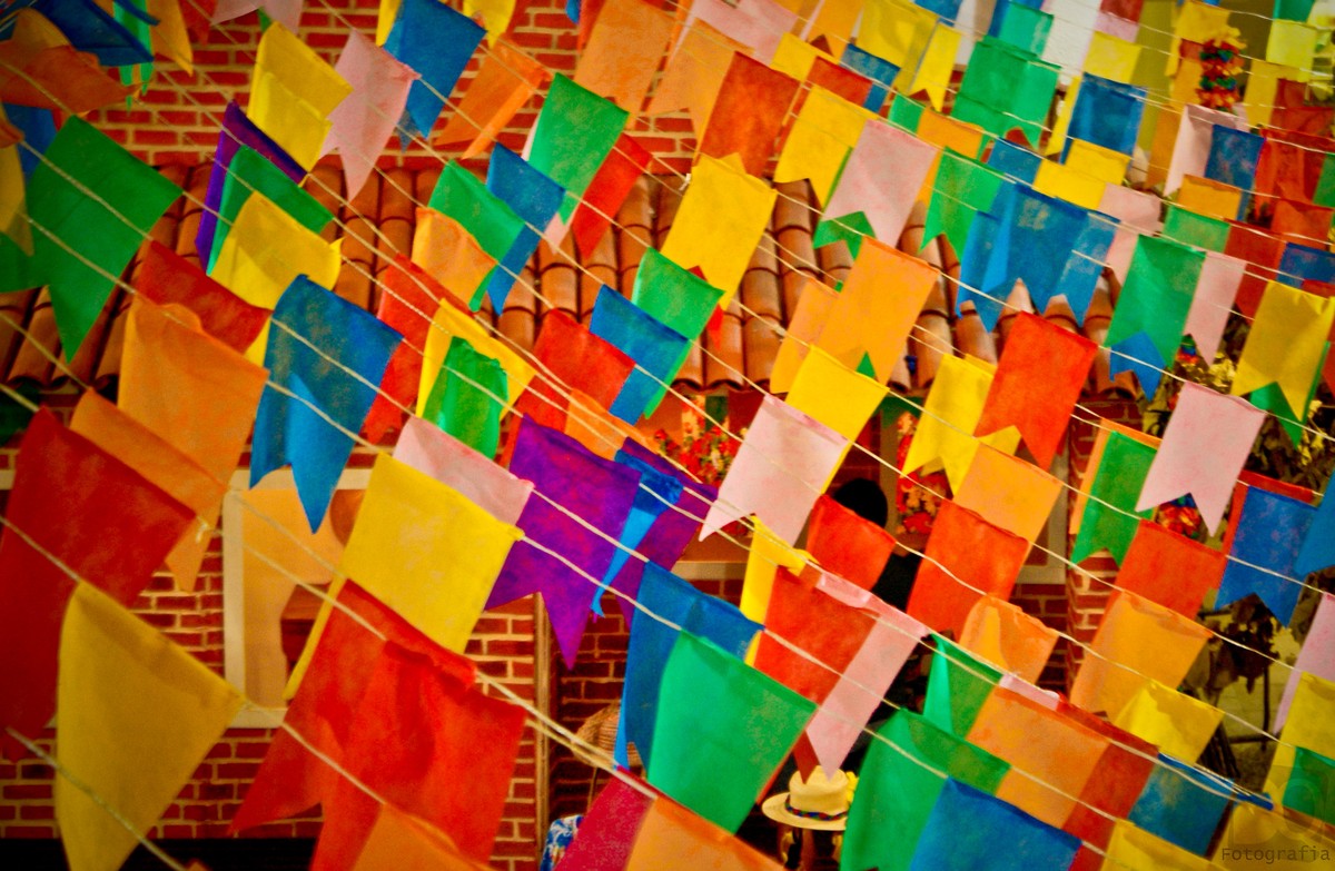 Descubra a origem de 8 palavras típicas do linguajar das festas juninas As tradições juninas são adaptações de várias costumes e culturas, sendo misturam práticas religiosas e histórias populares (Foto: Dan Queiroz/Flickr)