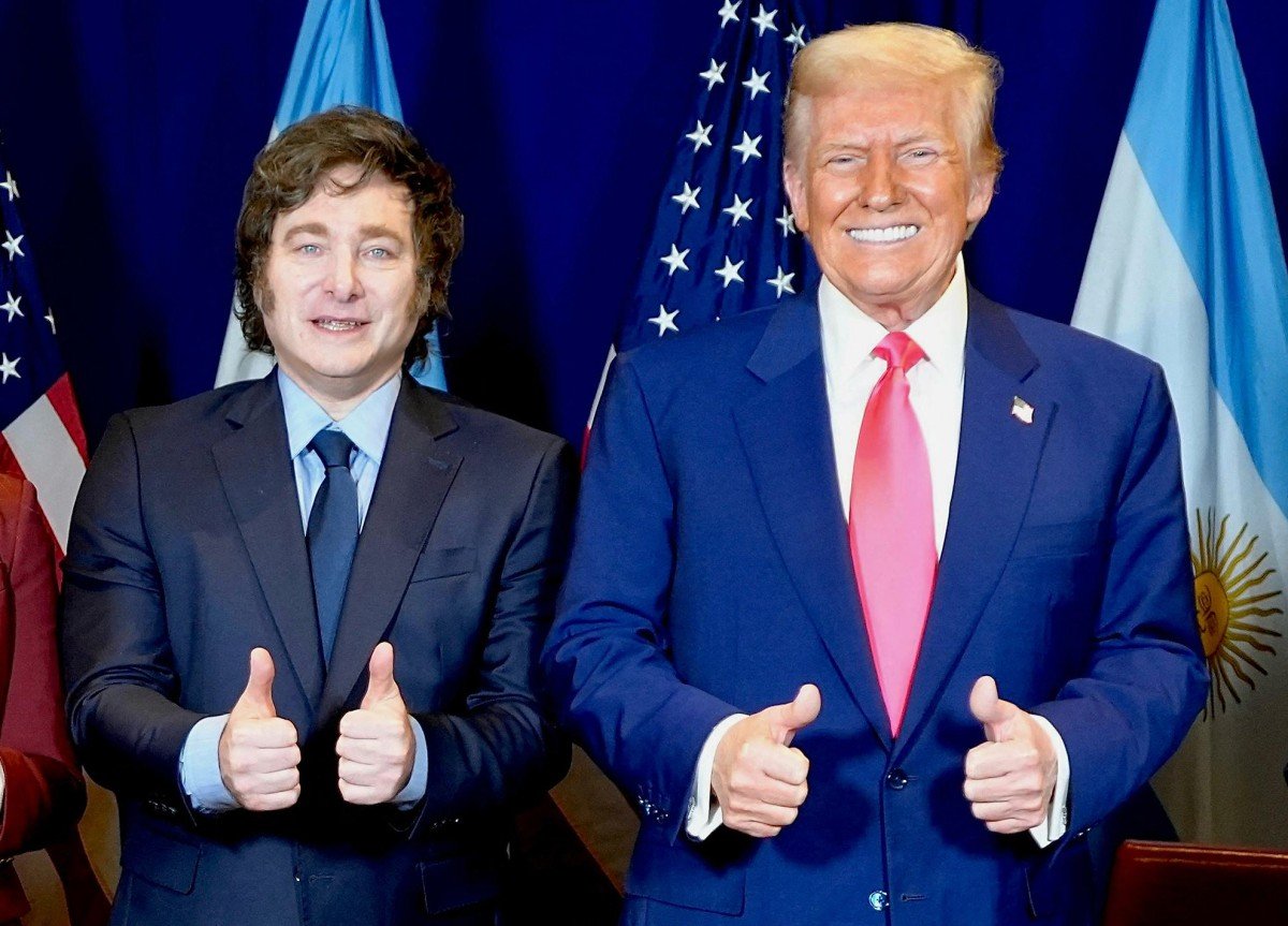EUA impõem tarifas à Argentina em meio a tensões políticas com Milei e Trump Milei e Trump: presidente argentino anunciou que já cumpriu 9 dos 16 requisitos necessários para tarifas recíprocas mais favoráveis (Foto: HANDOUT/Argentinian Presidency/AFP)