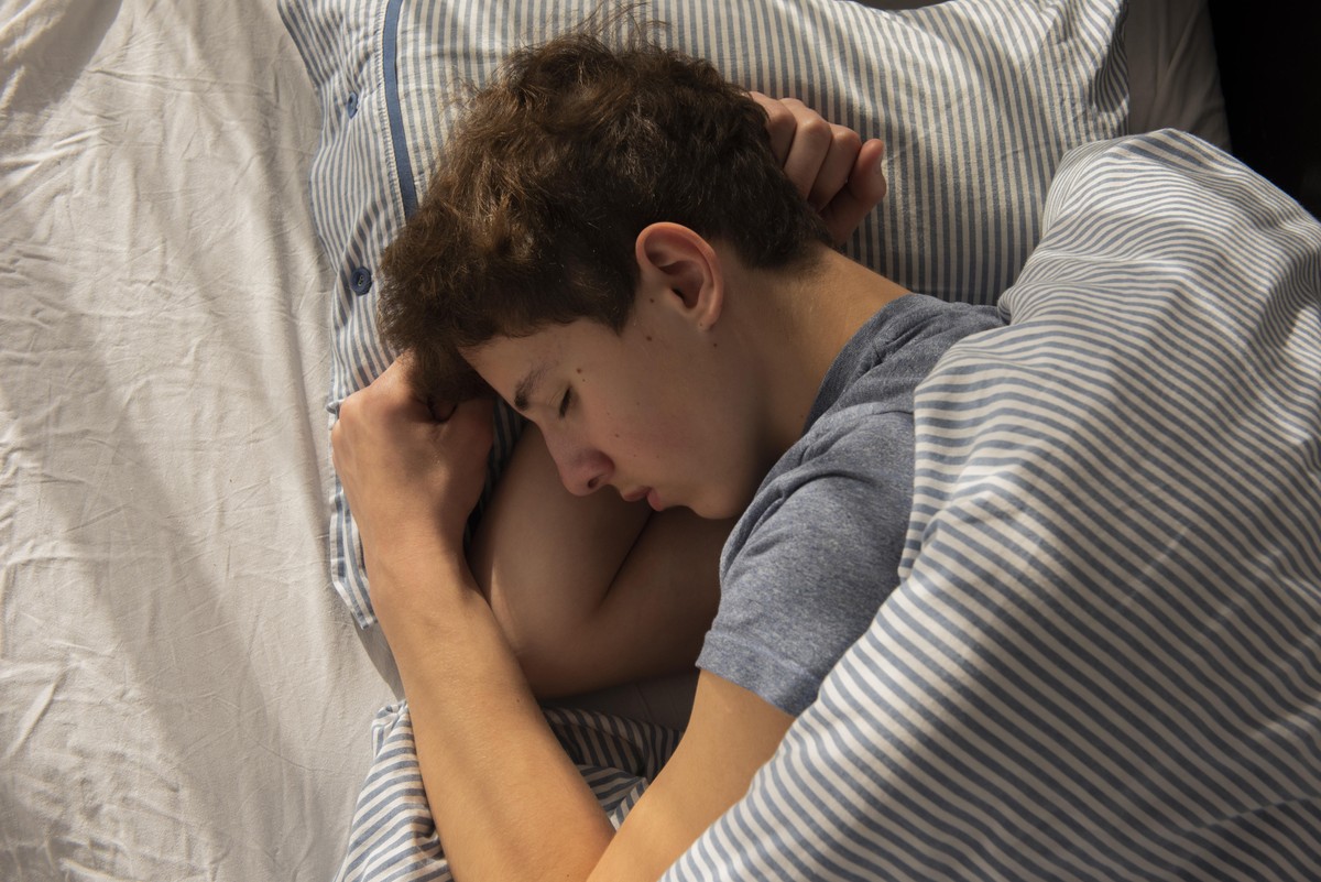 Dormir em excesso pode afetar sua saúde; descubra o tempo ideal de sono Adultos devem dormir, no máximo, de seis a oito horas. (Foto: FreePik)