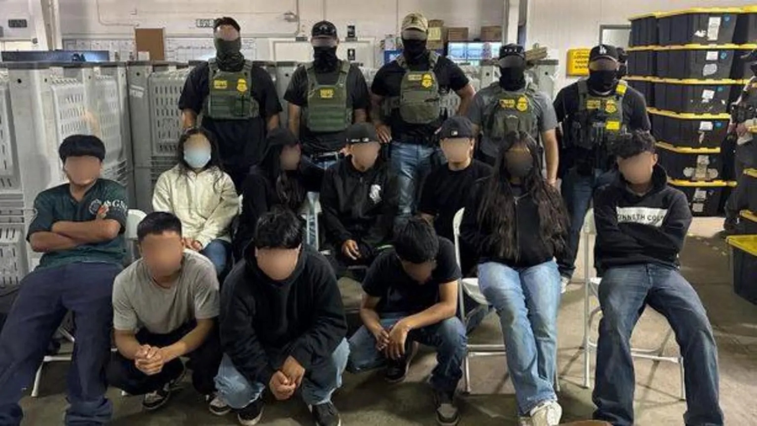 Menores estão entre 200 imigrantes ilegais detidos em fazenda de maconha na Califórnia Menores estão entre 200 imigrantes ilegais detidos em fazenda de maconha na Califórnia