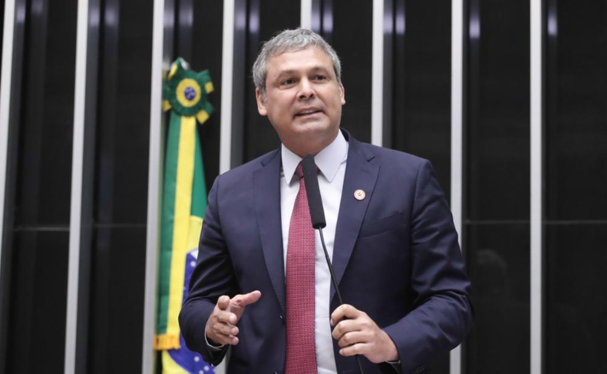 Lindbergh solicita prisão de Eduardo Bolsonaro por suposta traição política Foto: Reprodução