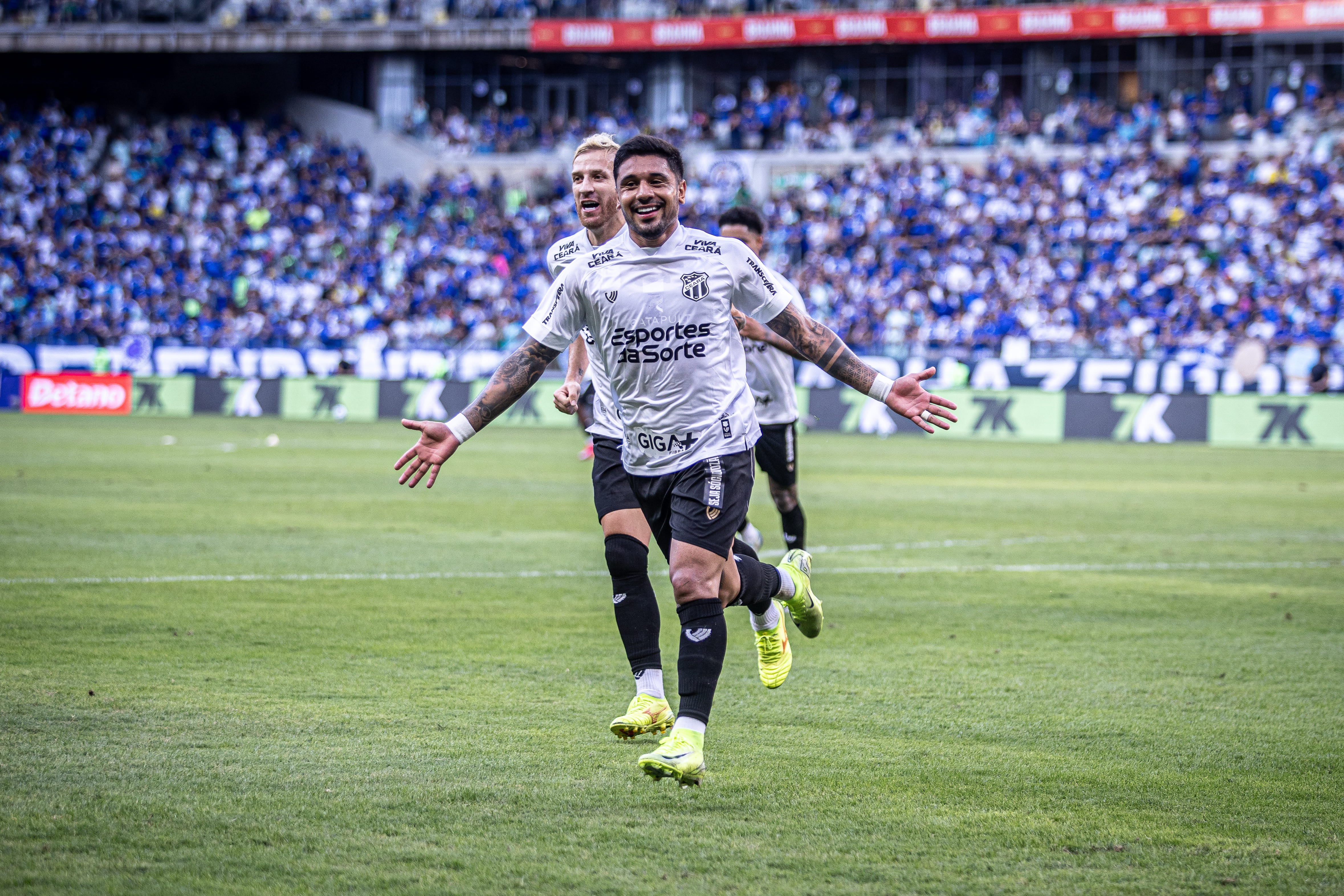Ceará vira o jogo com estratégia e aproveita jogadas aéreas para vencer Foto: Reprodução