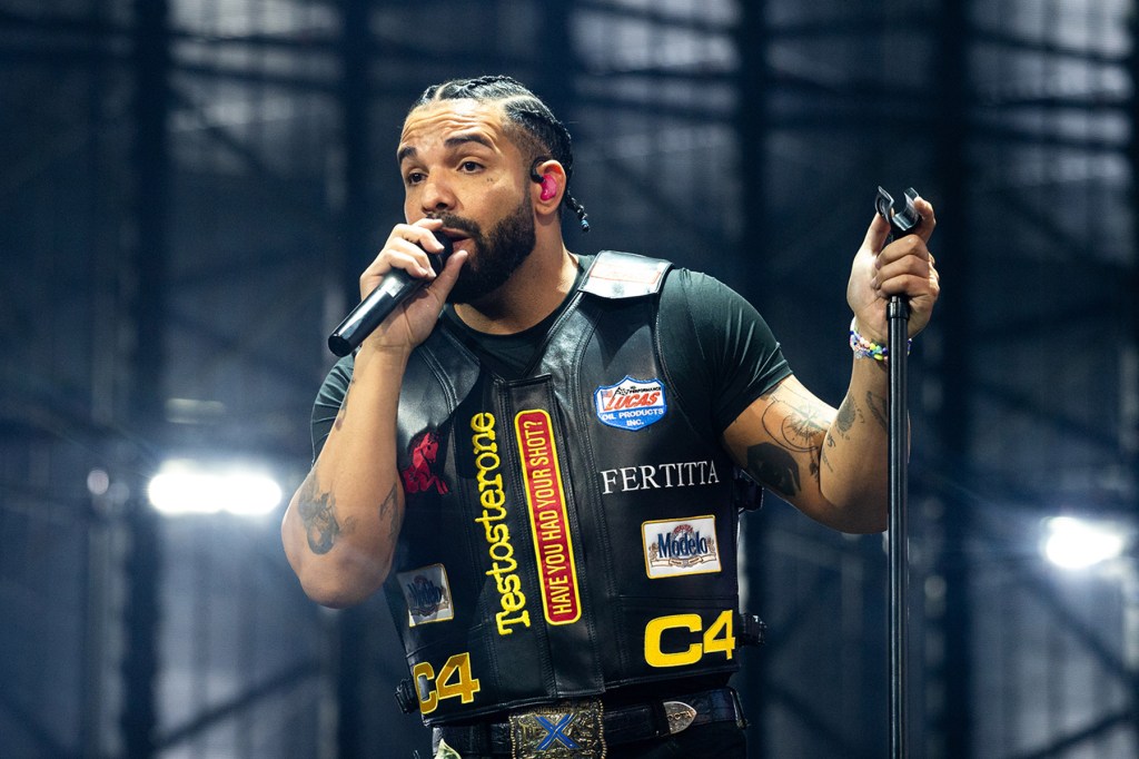 Drake busca fã que chamou ao palco durante show em Amsterdã Drake busca fã que chamou ao palco durante show em Amsterdã