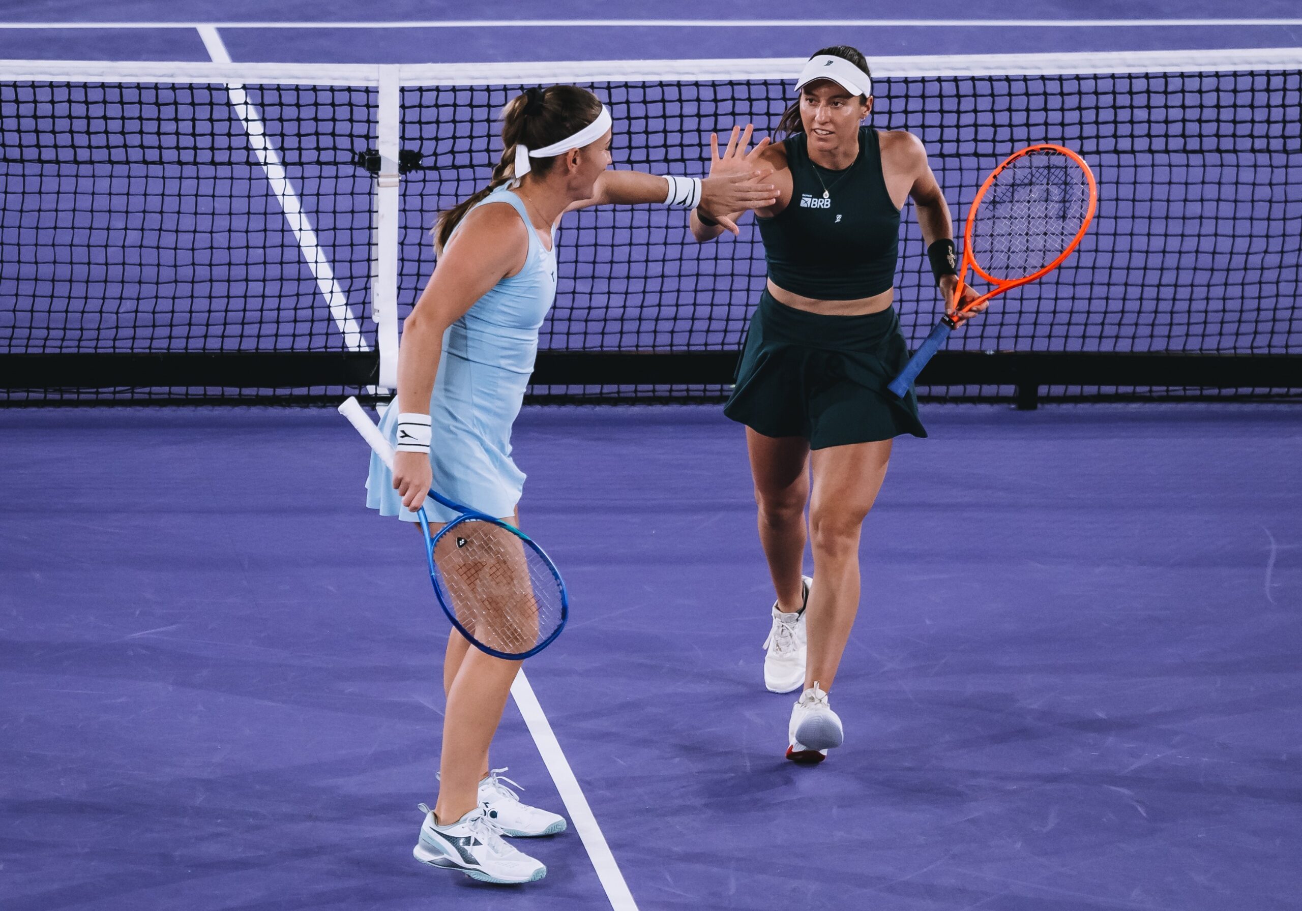 Stefani e Babos vencem na estreia das duplas no torneio do Canadá Foto: Reprodução