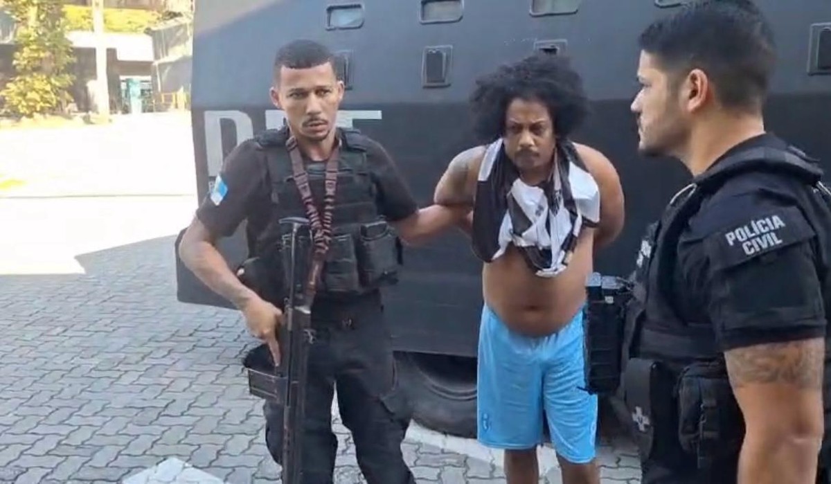 Cleiton Nonato Leal Brito na chegada à Cidade da Polícia (Foto: Reprodução)