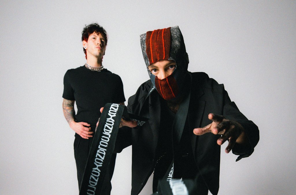 Twenty One Pilots revelou a data de lançamento e a lista de 13 músicas de seu próximo oitavo álbum, 'Breach.' (Foto: Reprodução)