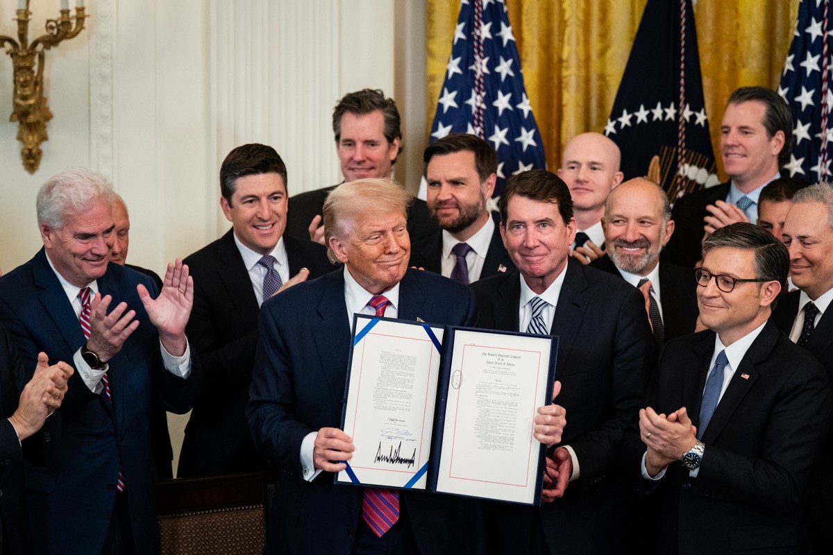 Trump sanciona lei sobre stablecoins e dá vitória à indústria cripto (Foto: Bloomberg)