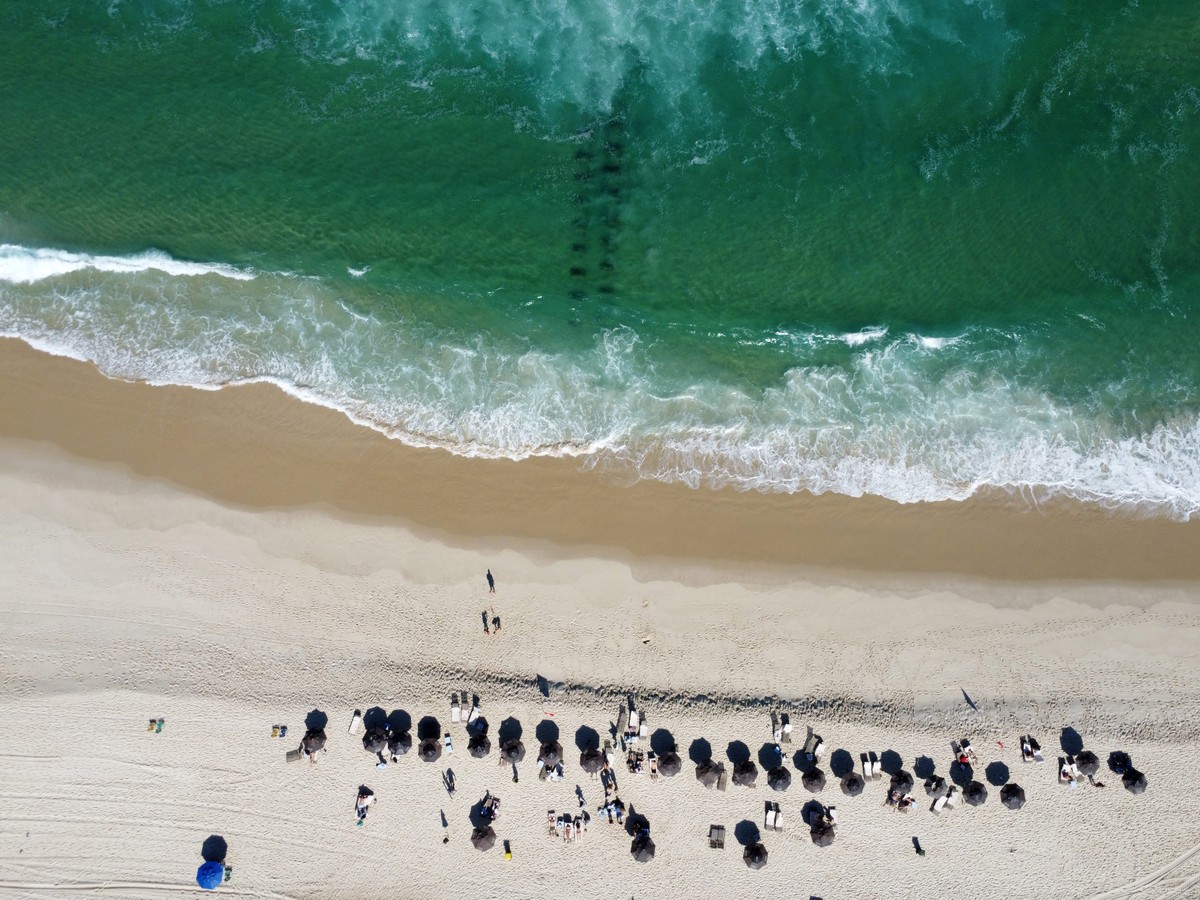 Órgão regulador solicita cancelamento da concessão da Iguá em serviços de água e esgoto Emissário da Barra da Tijuca fica na altura do Posto 5 da Praia da Barra — Foto: Custodio Coimbra
