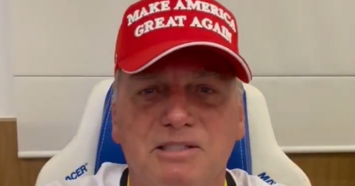 Direita critica Lula enquanto aliados defendem Bolsonaros de taxação de Trump O ex-presidente Jair Bolsonaro (PL) gravando um vídeo em apoio ao ex-presidente e candidato republicano à Presidência dos EUA, Donald Trump (Foto: @EricSpracklen via X)