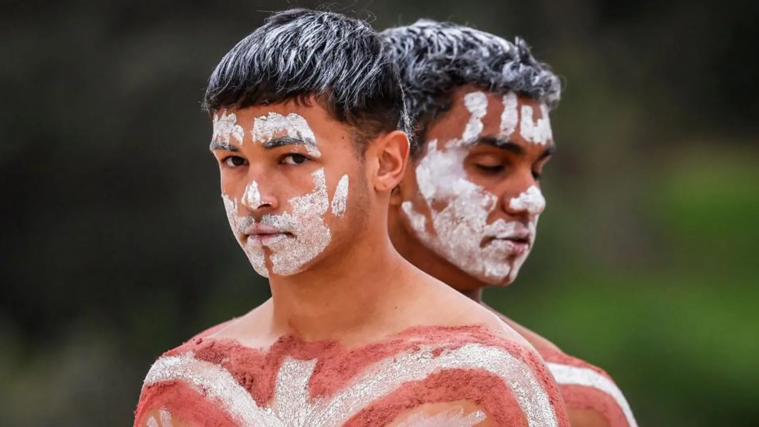Inquérito liderado por indígenas confirma genocídio na Austrália O relatório incluiu 100 recomendações para "corrigir" os danos causados pela "invasão e ocupação" (Foto: Getty Images)