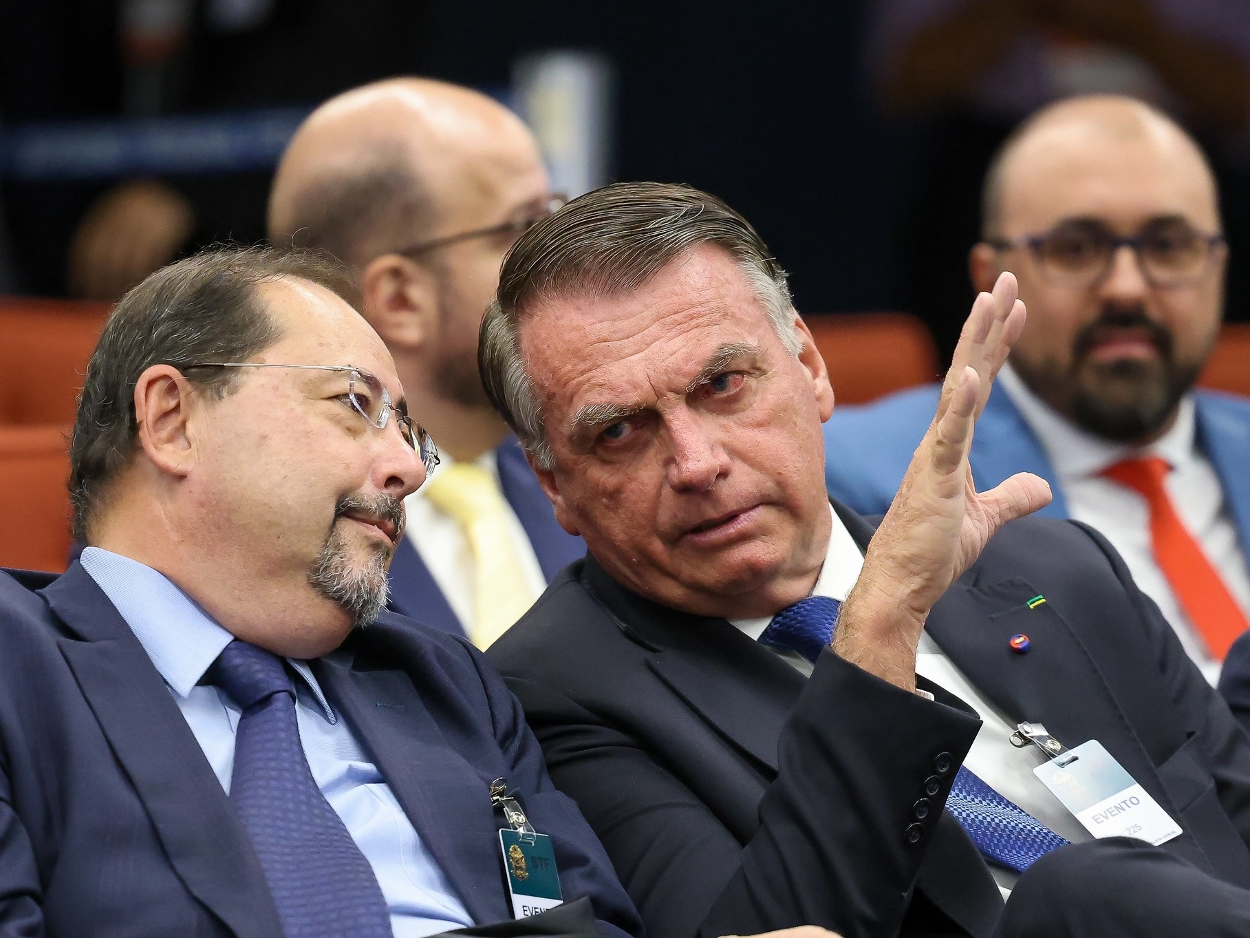 Moraes autoriza advogado de Bolsonaro a participar de acareações no STF Jair Bolsonaro (PL) e um dos seus advogados, Celso Vilardi (Foto: Gustavo Moreno/STF)