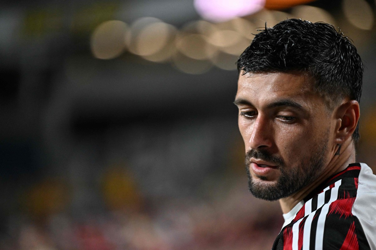 Flamengo define titularidade de Arrascaeta com base na pressão do Bayern Arrascaeta em jogo do Flamengo nos EUA (Foto: AFP)