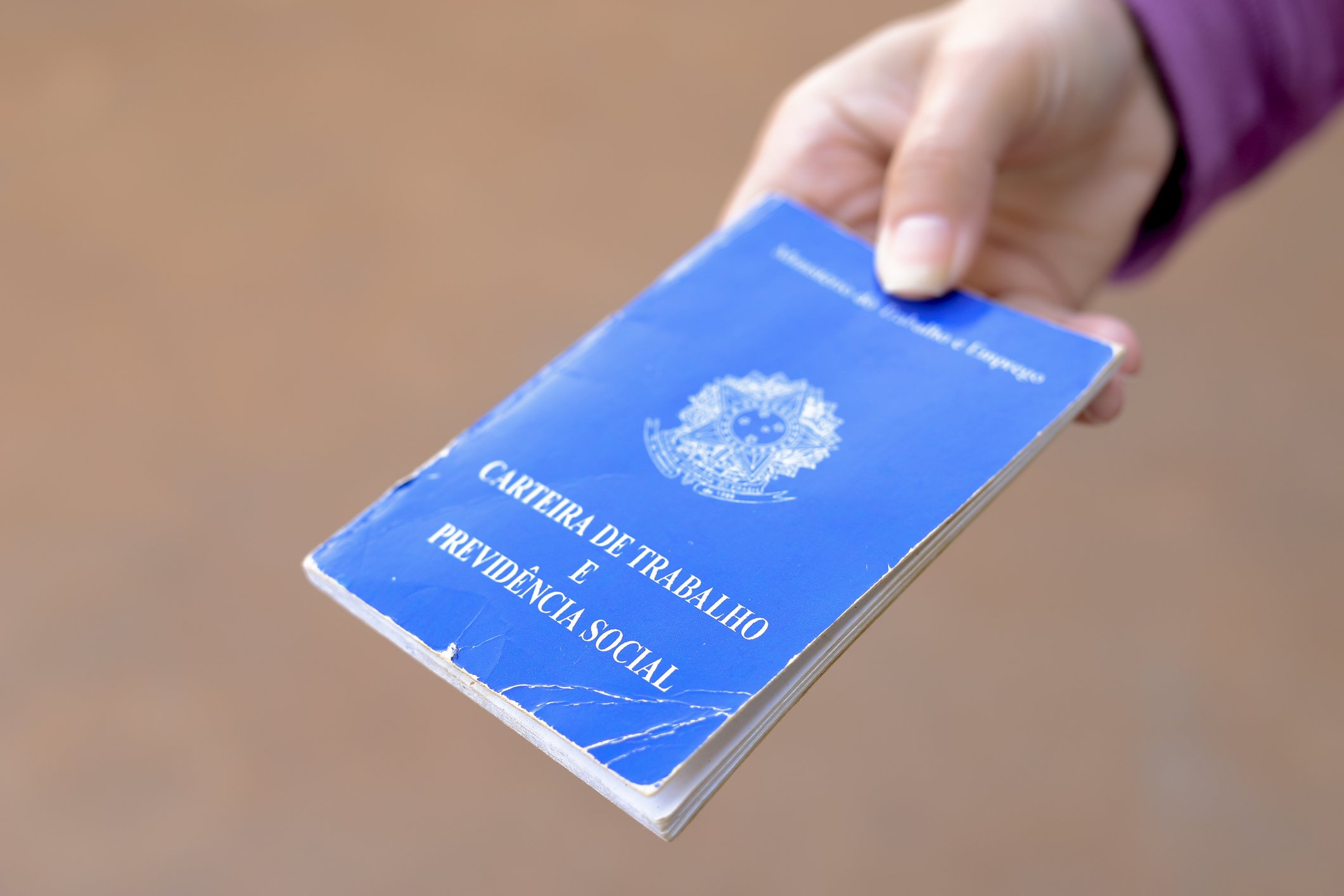 CLT como base para o futuro profissional dos jovens no mercado de trabalho Esse debate não precisa ser sobre defender um ou outro lado (Foto: RafaPress/Getty Images)