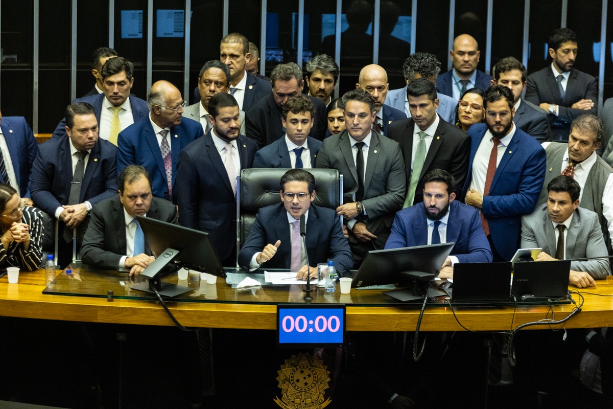Hugo Motta abre a sessão da Câmara dos Deputados (Foto: Brenno Carvalho / Agência O Globo)