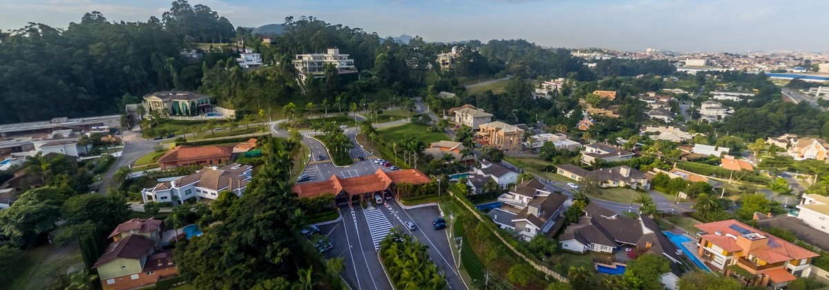 Condomínio de luxo em disputa abriga Deolane Bezerra e Fiuk; entenda a polêmica Condomínio Tamboré 1, localizado em Barueri, próximo de São Paulo (Foto: Reprodução)