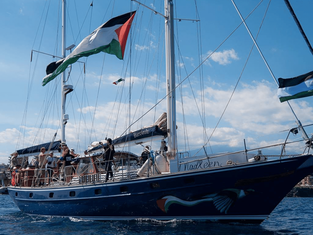 Embarcação Madleen, com ajuda humanitária, foi detido por Israel quando tentava chegar a Gaza (Foto: Reprodução/Insgram)