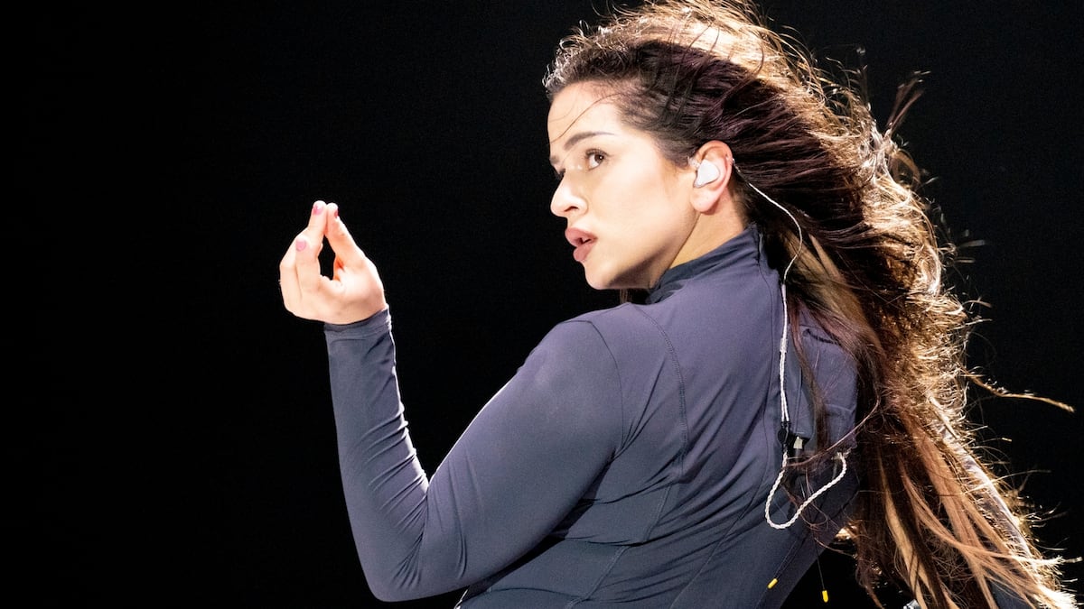 Rosalía durante o festival de música Primavera Sound Barcelona, em 2024. (Foto: Gianluca Battista)