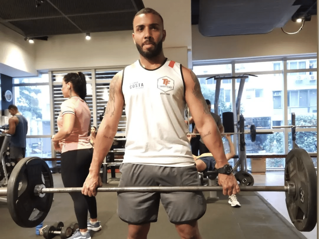 Homem negro é novamente julgado por condenação relacionada a foto de branco no RJ Educador físico Thiago Feijão será julgado novamente no Rio de Janeiro (Foto: Reprodução/Instagram)