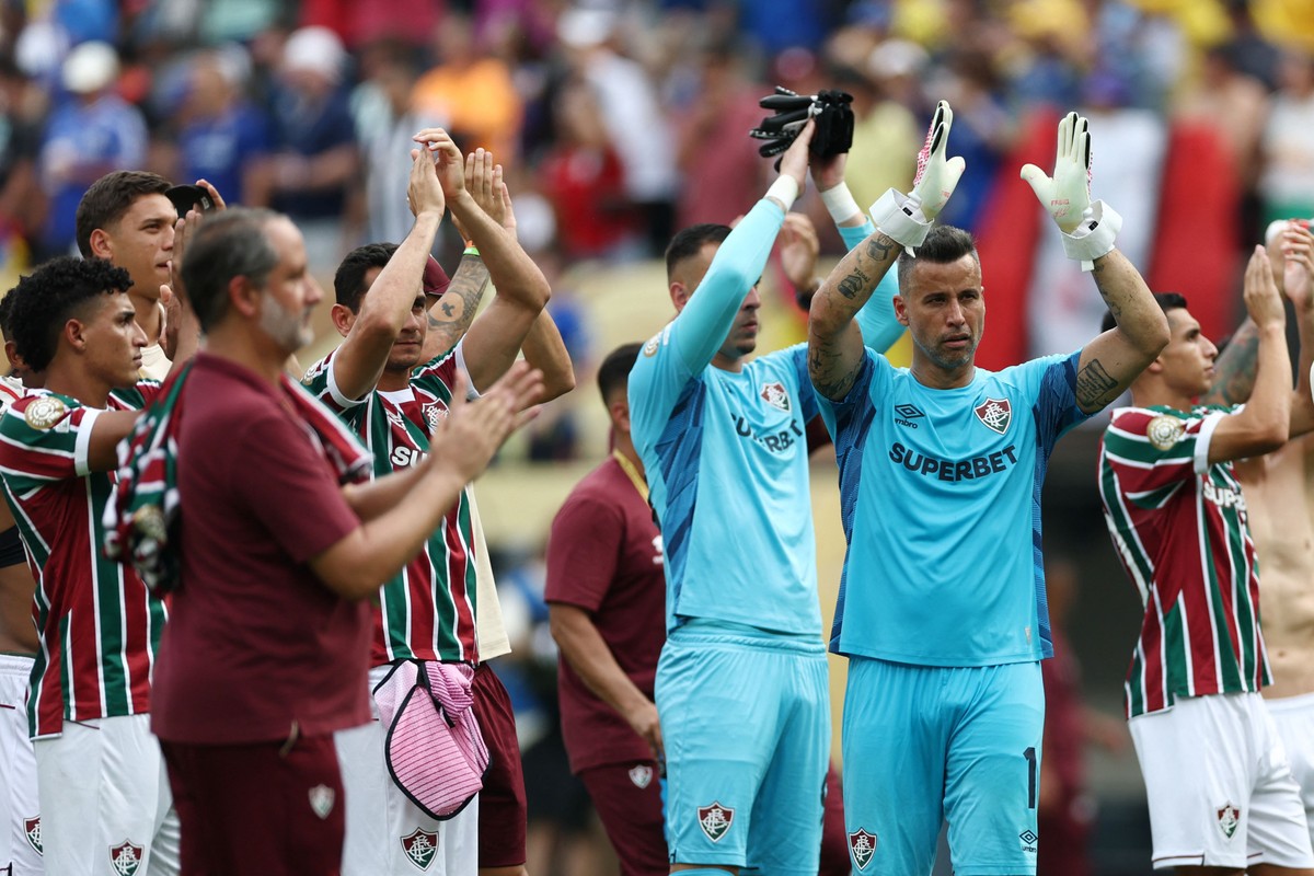 Fluminense pode entrar para 'clube do bilhão' com premiação do Mundial de Clubes Jogadores do Fluminense agradecem a torcida (Foto: FRANCK FIFE / AFP)