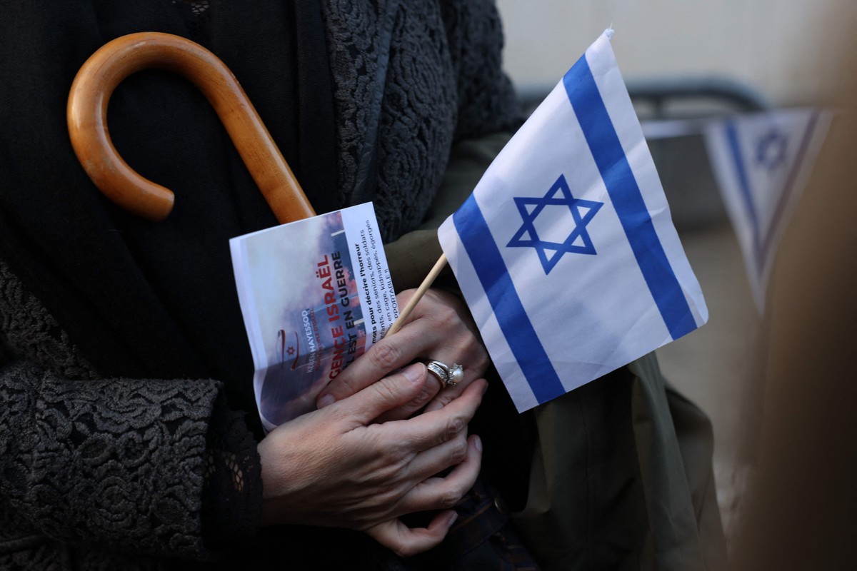 Governo solicita esclarecimentos sobre saída da Aliança para a Memória do Holocausto Bandeira de Israel (Foto: Simon Wohlfahrt/AFP)