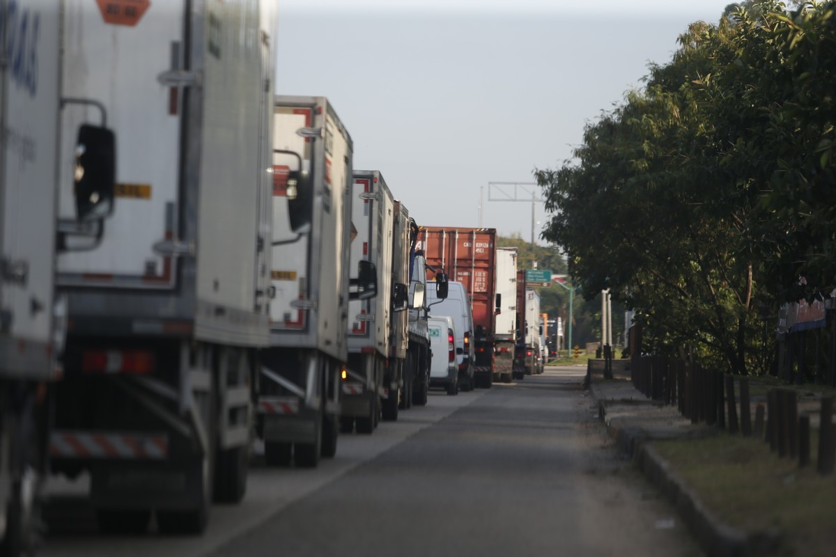 Caminhoneiro e empresa de cargas lideram monitoramentos da Abin paralela Caminhoneiros: na mira do FirstMile, sistema de monitoramento instrumentalizado pela 'Abin Paralela' (Foto: Fabiano Rocha/Ag. O Globo)