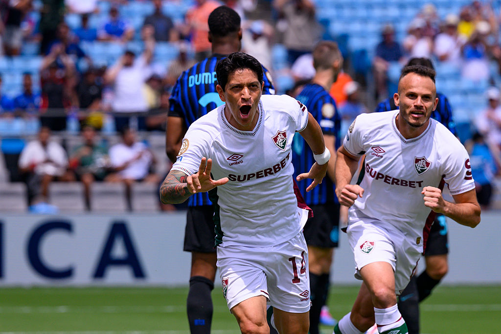 Germán Cano, do Fluminense, comemorando o gol contra a Inter de Milão (Foto: Marcio Machado/Eurasia Sport Images/Getty Images)