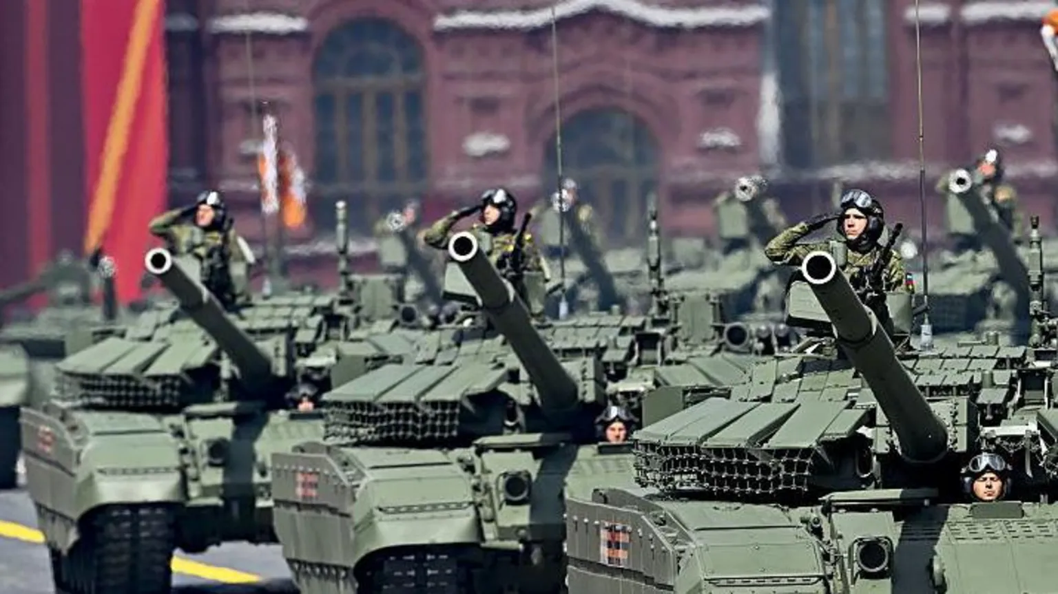 Economia da Rússia enfrenta desafios, mas resiste a crise global A Rússia aumentou significativamente sua produção militar para apoiar a guerra na Ucrânia (Foto: Getty Images)
