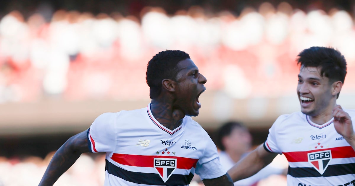 Arboleda comemora gol do São Paulo sobre o Fluminense. (Foto: Rubens Chiri / São Paulo FC)