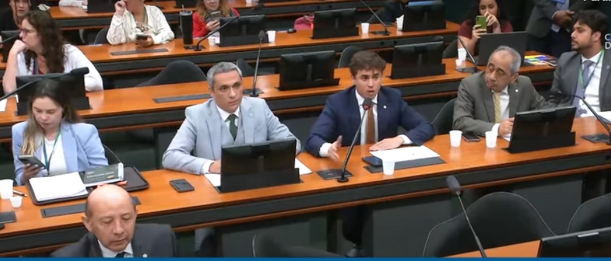 PL forma grupo de apoio contra regulação do streaming na Comissão de Cultura Nikolas Ferreira e Gustavo Gayer na Comissão de Cultura (Foto: Reprodução)