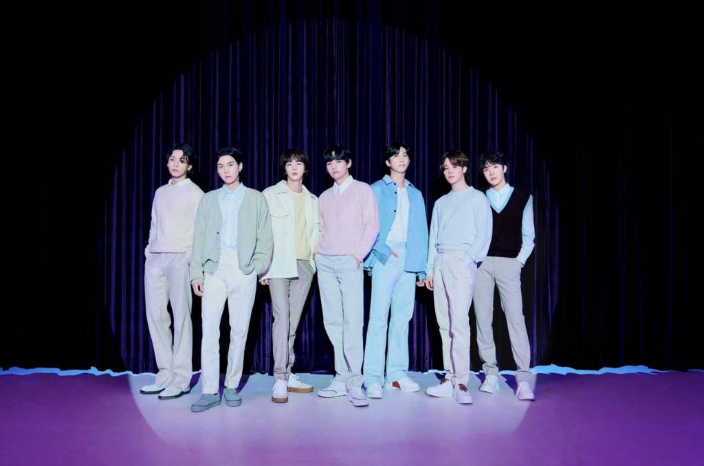 O álbum ao vivo 'Permission to Dance On Stage' do BTS finalmente chegou. Ouça o primeiro álbum ao vivo da banda. (Foto: Reprodução)