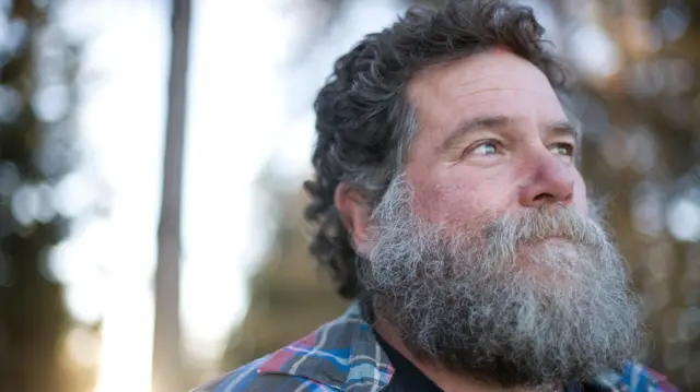 Barbas acumulam mais micróbios do que privadas, revela estudo científico Pesquisas demonstram que a barba em particular sustenta uma densa e diversificada população de micróbios (Foto: Getty Images)