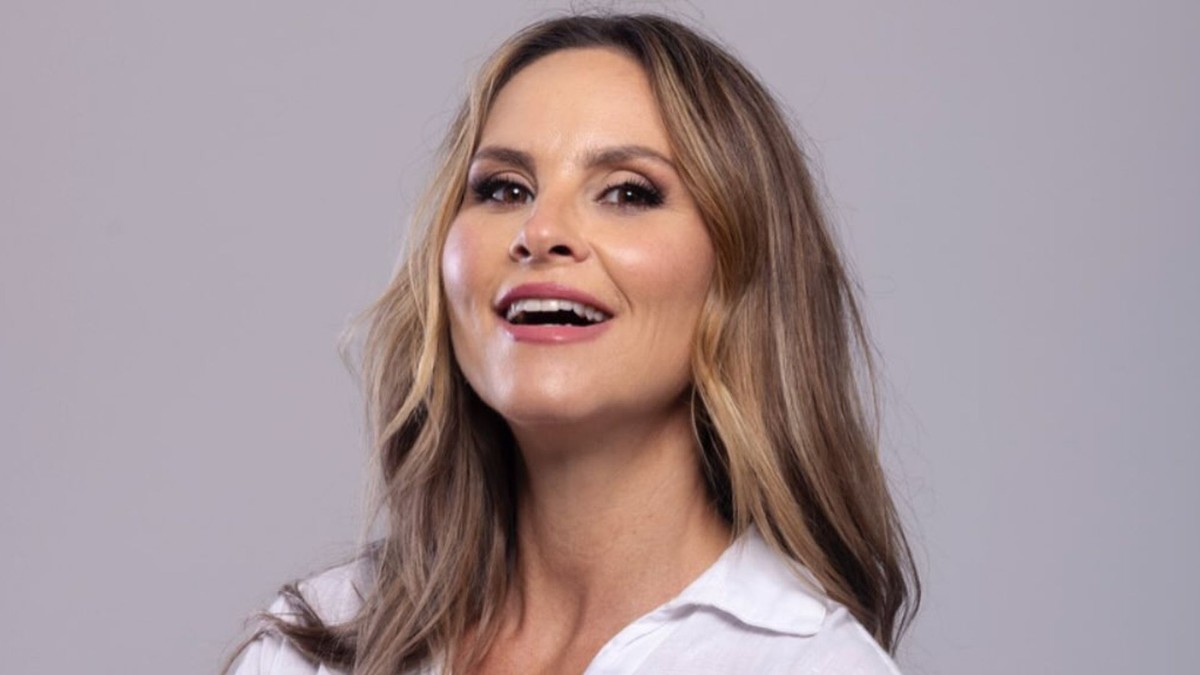 Apresentadora do ‘É de Casa’ revela dicas para manter a pele jovem após os 40 Jornalista Juliana Sana, 46 anos, conhecida pelo quadro “Belezas da Terra” no programa É de Casa, da TV Globo, iniciou recentemente um protocolo de cuidados estéticos voltado ao gerenciamento do envelhecimento. (Foto: Divulgação)