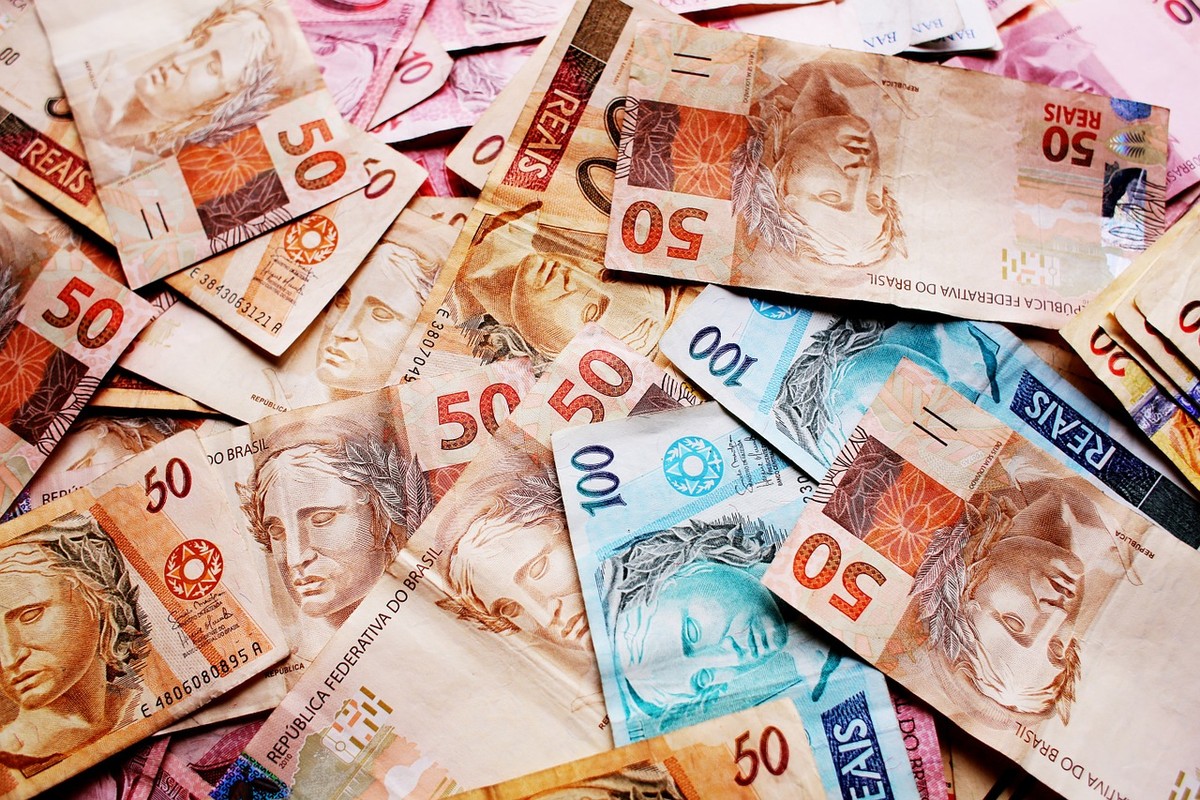 Quinto dia útil de julho marca data de pagamento dos salários dos trabalhadores Cédulas de real (Foto: Pixabay)