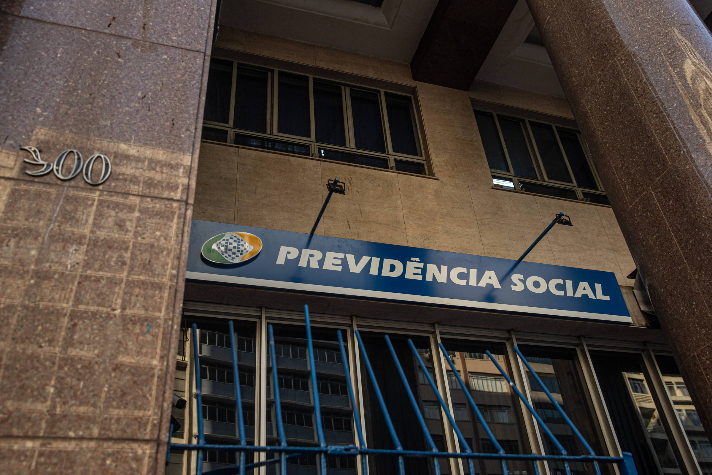 Agência da Previdência Social, localizada na Rua Coronel Xavier de Toledo, 280, em São Paulo (Foto: Rafaela Araujo/Folhapress)